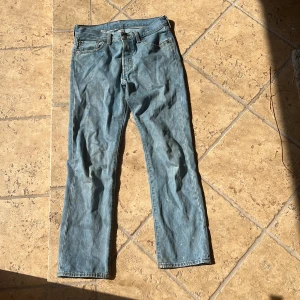 Levis 501 jeans - Bra skick, inte använd mycket pga att de har vart för små. 1000kr nypris