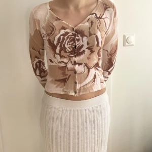 Topp/kofta - Brunbegie kofta, saknar storlek men jag skulle säga s