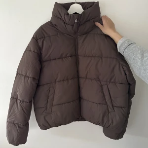 Jacka - Helt oanvänd jacka, prislapp finns kvar!