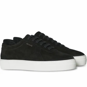 Axel arigato skor - Säljer nu mina svarta Axel Arigato skor då de inte kommer till användning. Använda 2 ggr. Köpta för 2300kr nya. Storlek 37. Hör av er vid frågor💕