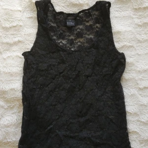 Svart spets linne - I använt skick