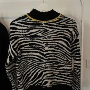 Zebra patterned knittwear - From Primark. Conidition: Very good- worn a couple of times. Size: XS