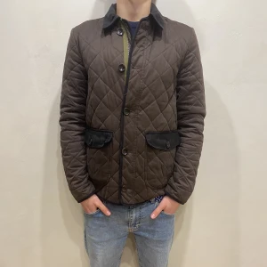 Jacka These Glory Days  - Hej! Säljer nu min jacka från märket These Glory Days storlek M i fint skick. Modellen på bilden är 180cm lång och väger 80kg. Tveka inte på att höra av dig om du har några frågor eller funderingar kring varan!