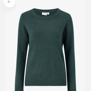 Stickad tröja - Säljer en jättefin stickad tröja som är använd bara ett fåtal gånger. Den är i storlek xs/s och från Vila.