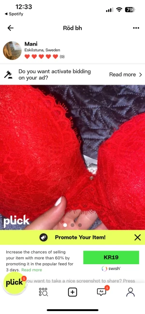  bh - En röd ä bh som inte passar mig rätt. Den är helt oanvänd . 