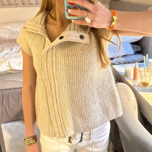 Kortärmad stickad kofta - SKIT SNYGG!!!!🤩🤩