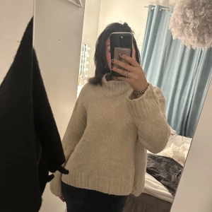 Tröja  - Tröja från hm  Stl s  Knappt använd och bra skick  Frakt tillkommer 💞