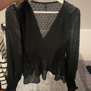 Gullig blus - Säljer denna gulliga blusen🫶🏼 