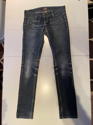 Lee jeans - Low cut, slim fit.  Width 27 length 33 Pietetsfullt lagade.