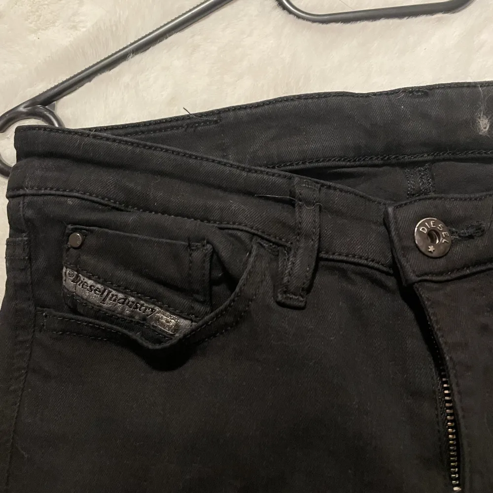 Vintage Diesel jeans, väldigt låg midja, har inga bilder på. Storlek 28 i midjan, köparen står för frakten . Jeans & Byxor.