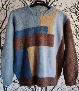 Varm ulltröja i toppskick  Stl XL  - Passar både killar och tjejer tycker jag  Varm lätt och snygg ! Enastående! I ull som kan tvättattas tvättmaskin  Passar Stl XL 