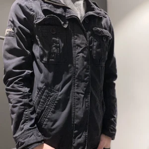 Field jacka  - Fieldjacka/overshirt jacka ifrån Abercrombie Fitch! Skick 9/10 inga defekter💚