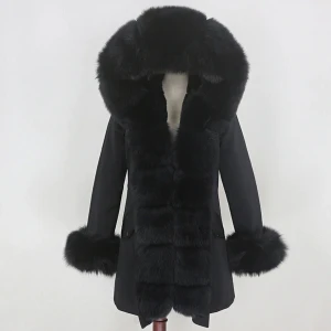 Vinterjacka Fatima  - Fatima parka från Femenina of Sweden. Äkta päls och alla pälsdetaljer går att ta av ifall man önskar. Storlek L, men är mer som en M. Nypris 3999 kr 