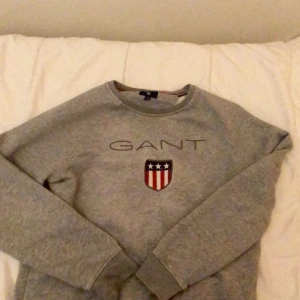 Gant tröja - Gant tröja köpt för 699kr, nyskick andvänd några gånger men är som helt ny💗