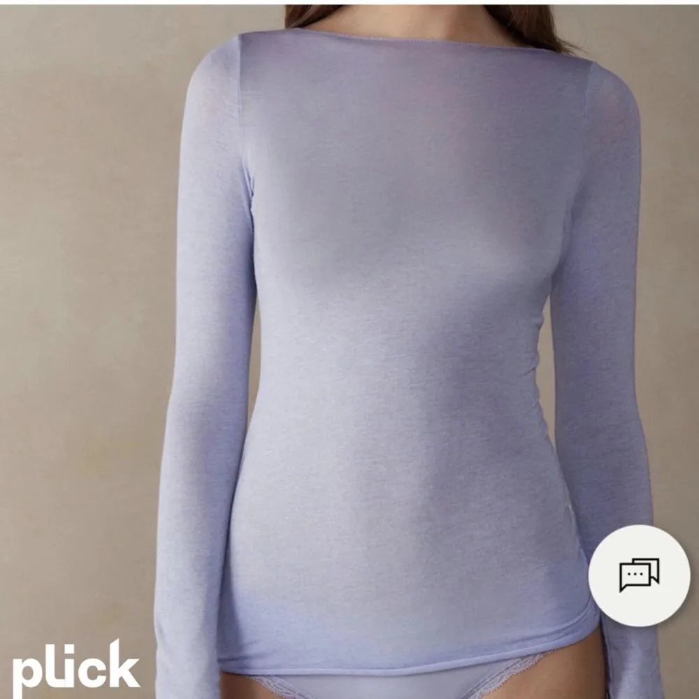 säljer min jättefina intimismi tröja då den tyvärr inte kommer till användning längre💖💖 använd gärna köp nu!. Toppar.