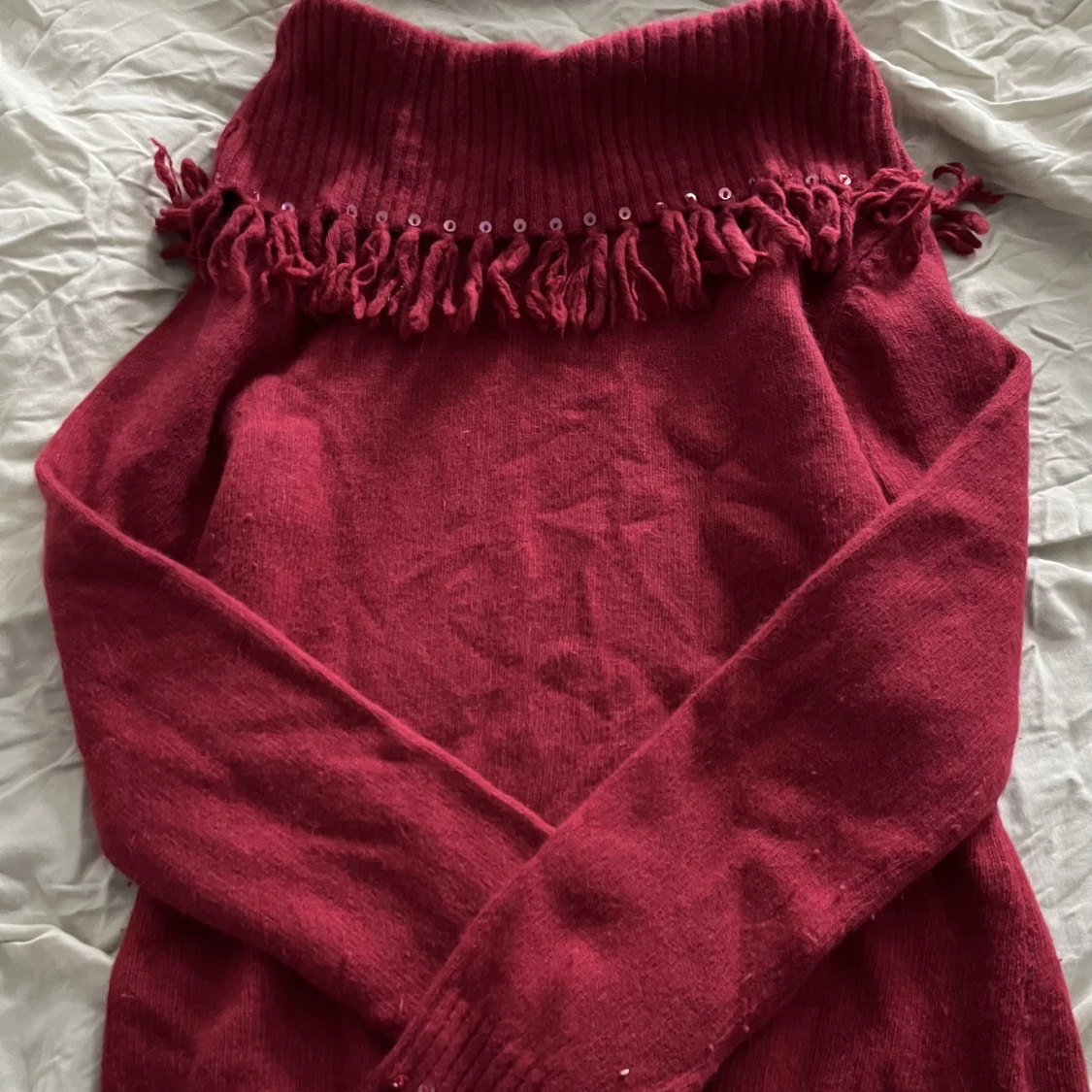 vinröd offshoulder tröja