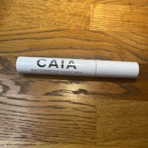 Caia Cosmetics waterproof mascara helt ny  - Helt ny oöppnad full size limited edition design från Caias julkalender. 10 ml nypris 245kr
