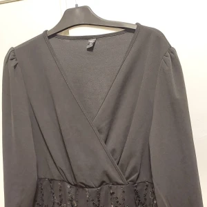 Fest klänning - Endast använd 1 gång. Mkt fint skick