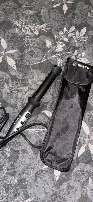 Locktång  - Säljer min locktång då jag aldrig lockar mitt hår. Testat den en gång inget mer. Köpte den för 500 nu säljer för 350 Snabb affär kan pris diskuteras.