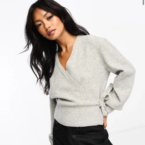 Other stories omlottkofta - Other stories omlottkofta som är jättefin men tyvärr används den inte och hänger i garderoben!💞Kom privat för egna bilder