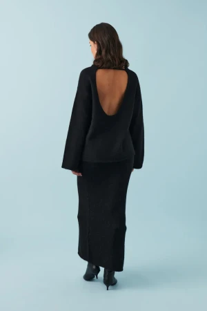 Open back knitted - Gina tricot  - Säljer denna tröja som är helt slutsåld i storlek S, lapparna kvar, skriv privat för fler bilder❤️