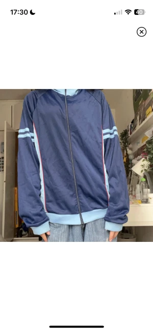 Tröja från 90talet  - Använde för typ 3 år sen ganska mycket, inte några skador vad jag kan se. Väldigt fin tröja från 90talet