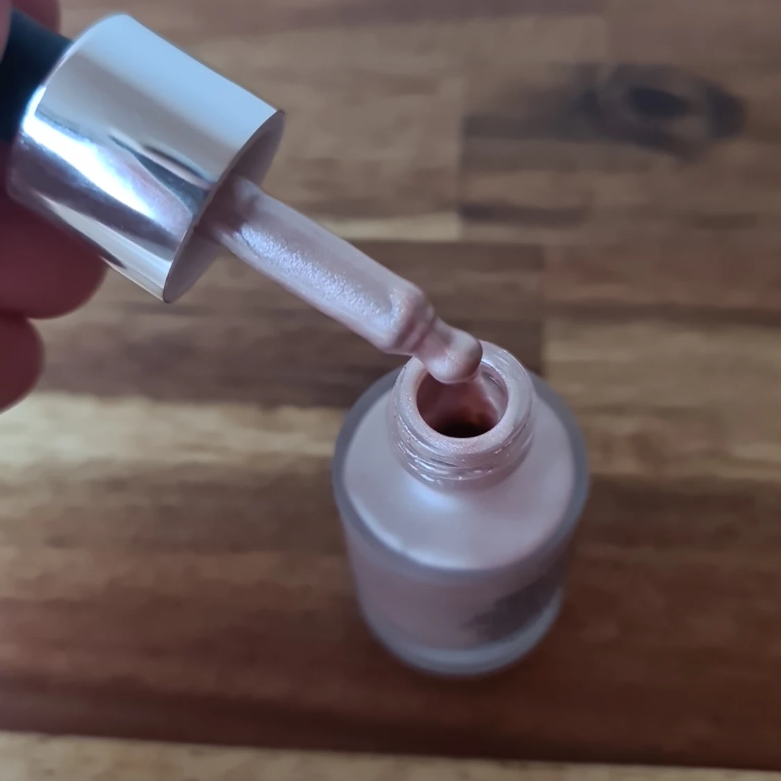 Iconic London illuminator shine highlighter - 90