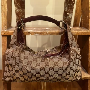 Real Gucci bag  - I’m selling my REAL Gucci bag, which I bought on Vestiaire Collective, which is a website that has experts that verified that it is a real Gucci bag. It is very used and has a lot of scratches in the fabric, therefore I’m selling it for a very good price🩷