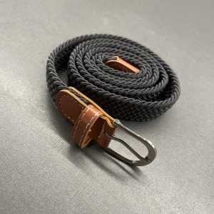 Flätat bälte perfekt till vintern och passar många outfits fundera inte vid att kontakta mig vid nån fundering - Säljer ett oanvänt flätat bälte som var köpt för 289 säljer för 125