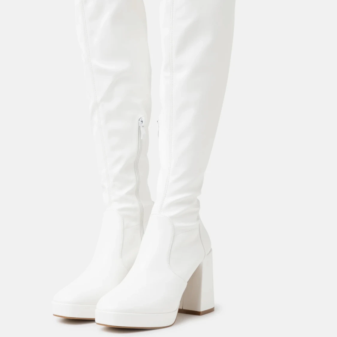 Vita stövlar