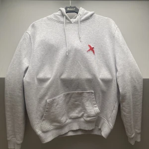Arigato hoodie - En snygg Arigato Hoodie perfekt nu till vintern och våren, ny pris ca 1500kr och i Storlek XS  Kan sänka priset vid snabb affär  skicka vid frågor👌🏼