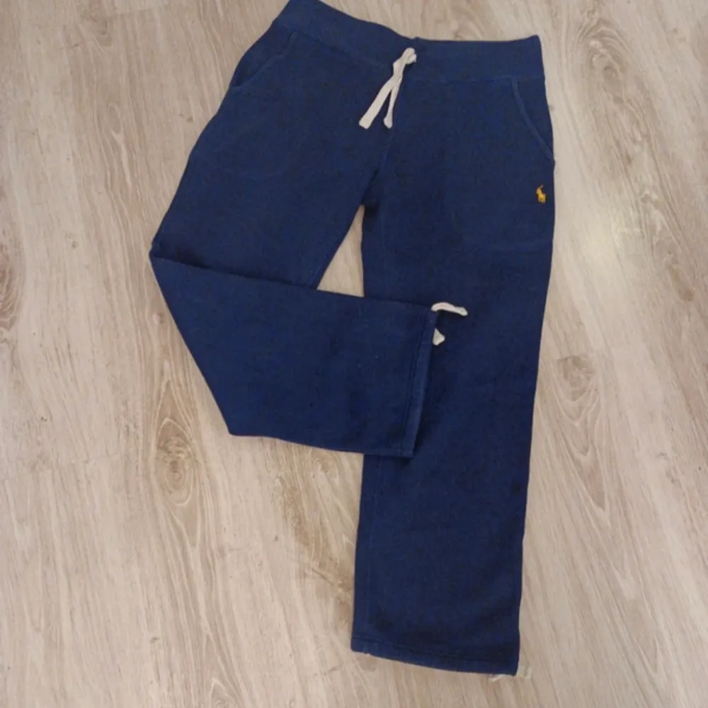 Snygga mjukisbyxor från Ralph Lauren!💙. Jeans & Byxor.