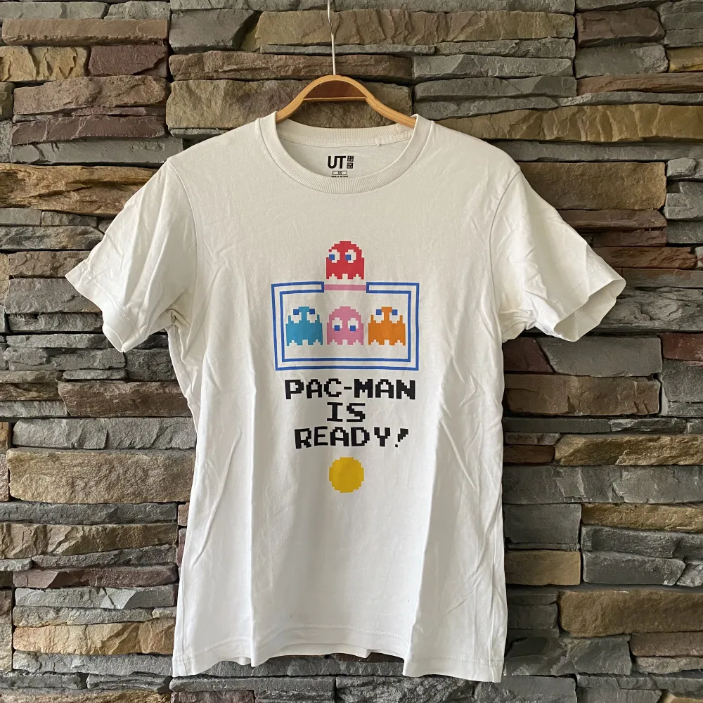 Uniqlo Pacman T-shirt. T-shirts.