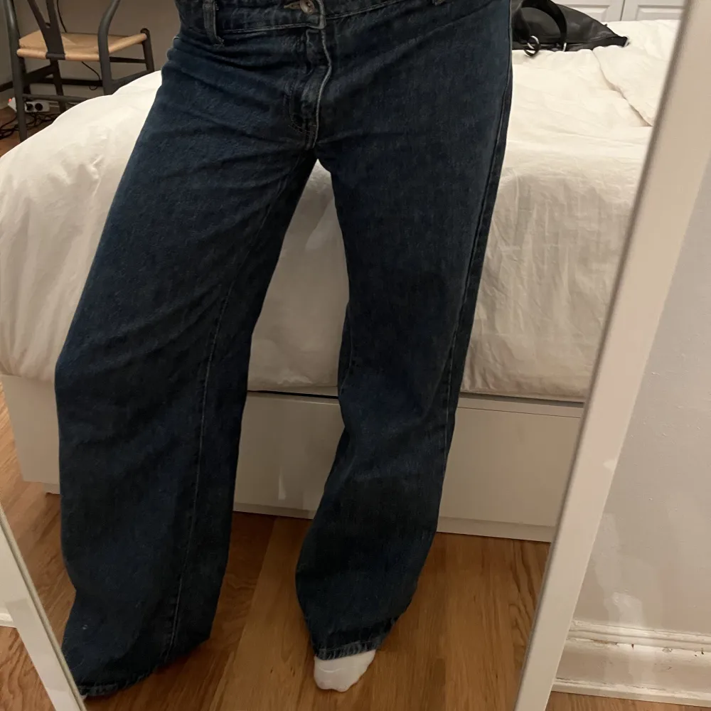 Super snygga lowwaist jeans som jag säljer bara för att dom inte kommer till användning. Mycket bra skick! . Jeans & Byxor.