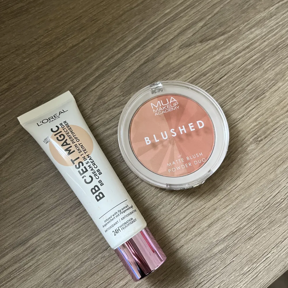 Blush och BB-cream, helt oanvända. Bb-cream är öppnad men inte testad💗bb-cream 100kr och blush 40kr. Övrigt.