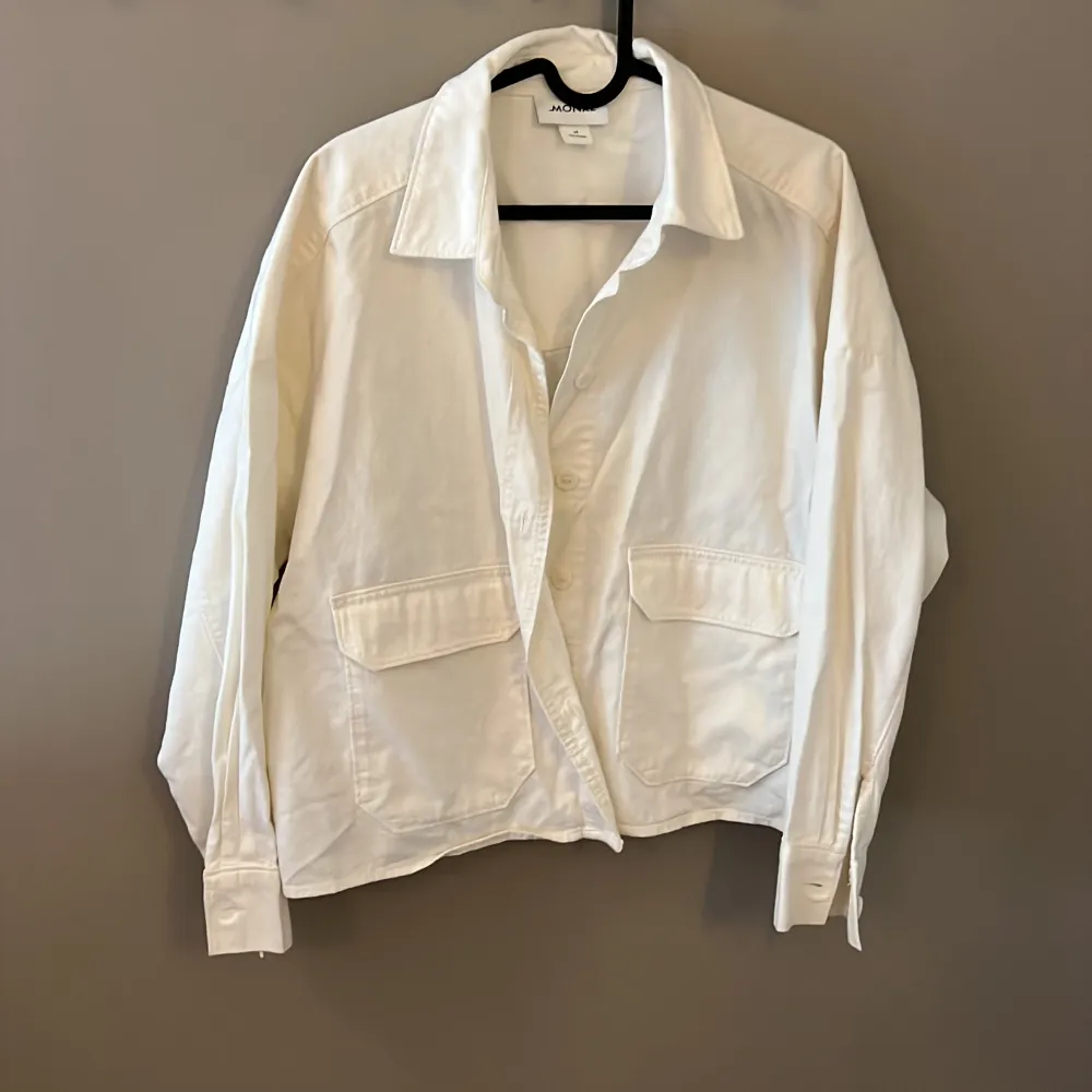 Super snygg classy! Oversized så man kan ha stickat under passar xs-m. Köpt för 500kr i nyskick.. Takit.