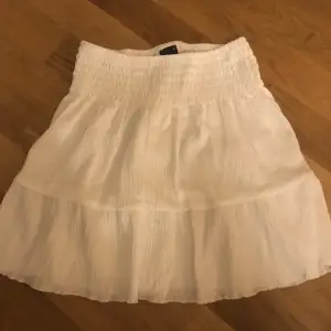Gullig kjol från Gina 💘💘aldrig använd