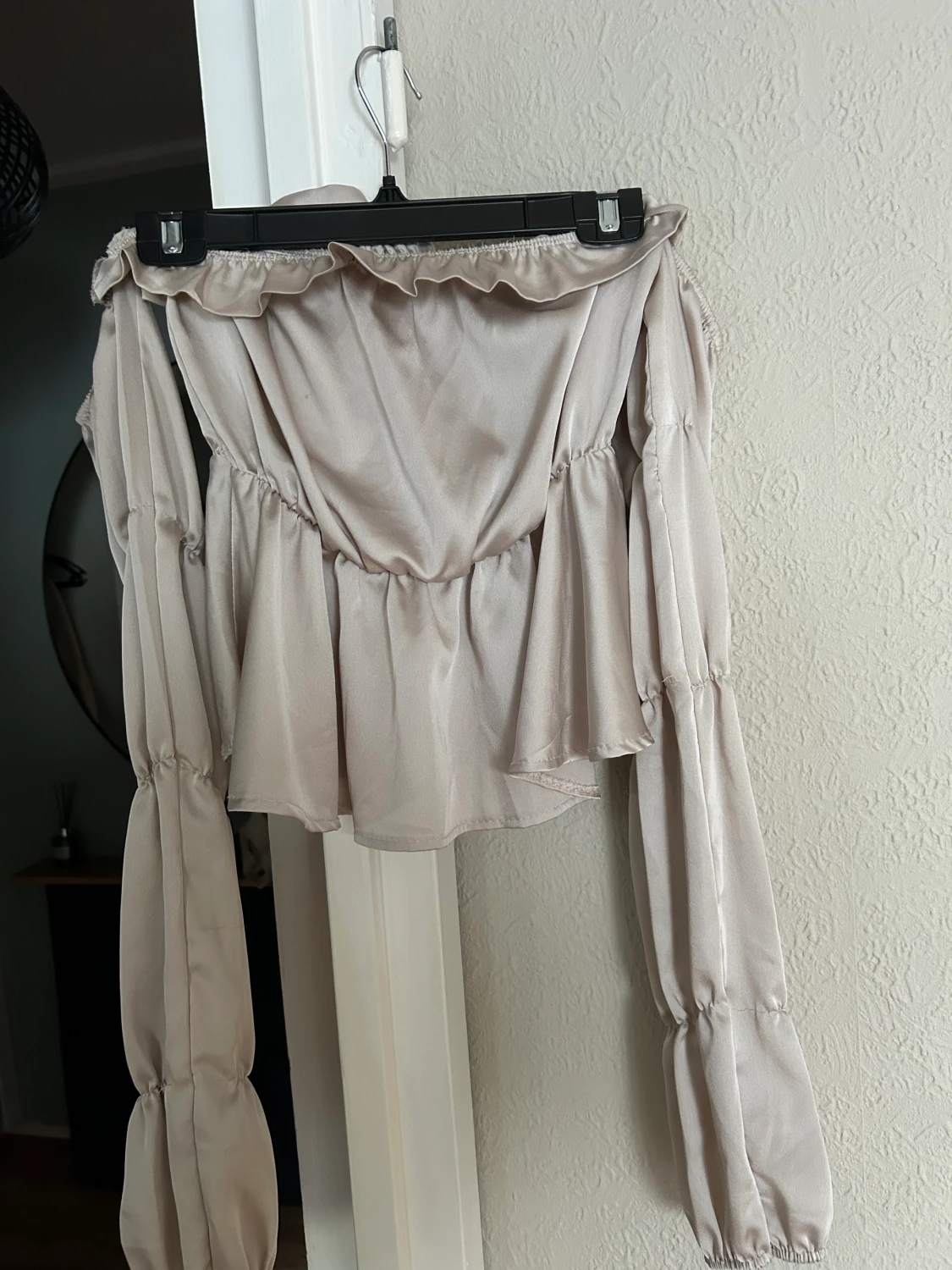 Champagnefärgad offshuldertopp  - 90