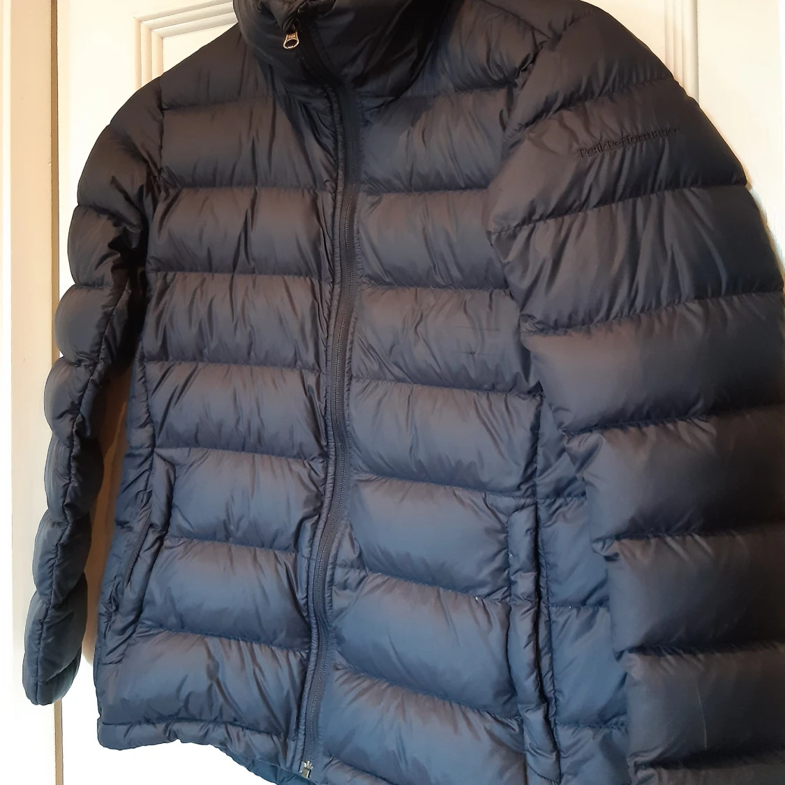 Marinblå Peak performance jacka i storlek S - 90