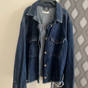 Jeansjacka - Fin jeansjacka! Size M men passar mig bra som har S🥰