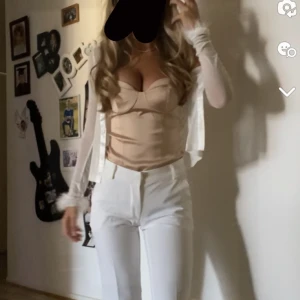 Satin body  - En jätte fin och skön satinbody från Zara som har knappt använts. Slutsåld överallt.