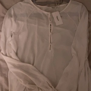 Jättefin blus - Jättefin blus, helt oanvänd och lappen kvar! Storlek L men passar mig som har S i vanliga fall🌸 