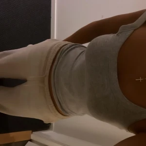 Raka mjukis byxor utan muddar - Jätte sköna mjukis byxor, använd några ggr, xxs men sitter som s  Köparen står för frakt 