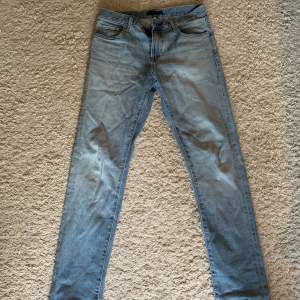 Uniqlo Jeans i modellen Slim straight   Storlek 30x34   Skick 7/10, inte använda så mycket   Ny pris= 600 kr, mitt pris= 199 kr