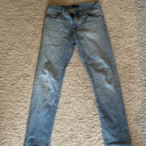Uniqlo Jeans i modellen Slim straight   Storlek 30x34   Skick 7/10, inte använda så mycket   Ny pris= 600 kr, mitt pris= 199 kr