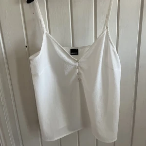 Linne  - Super gulligt linne från Ginatricot. Använt ett fåtal gånger 