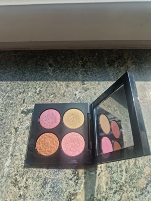 Pat McGrath Ritualistic Rose - Nypris 579. Blindköpte paletten online, men var inte riktigt mina färger när jag swatchade. I stort sett nyskick. Hämtas på Kungsholmen (Fredhäll) eller skickas mot frakt.