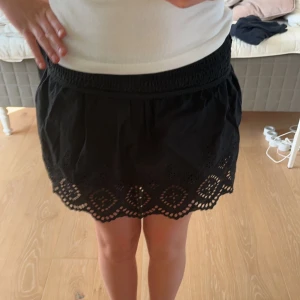 Zara kjol - Jättefin Zara kjol i nyskick. Bara använd ett fåtal gånger.