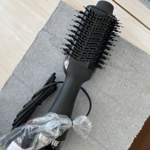 Helt oanvänd fön/värmeborste - Aldrig använd! Köpt för 900