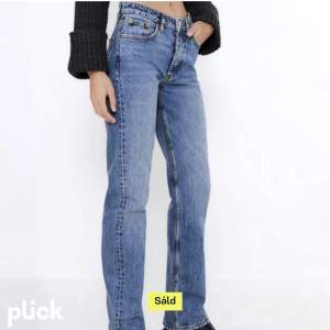 Säljer ett par till likadana mid Rise jeans från zara fast i annan färg!! Helt slutsålda och knappt använda!